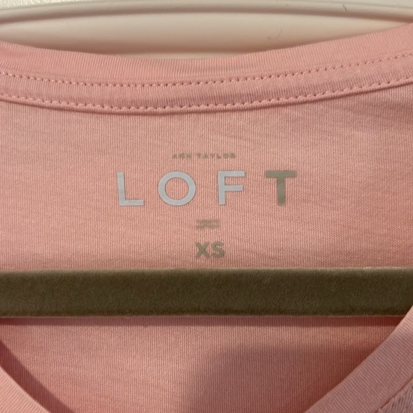 Ann Taylor Loft Soft Vneck Short Sleeve Pink Tshirt Size XS - Picture 2 of 8